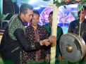 Bupati Batanghari di dampingi Ketua TP-PKK Batanghari menghadiri dan menandatangani peresmian Kegiatan Alun-alun Kecamatan Bajubang