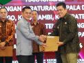 Pjs. Bupati Batanghari terima berita acara harmonisasi rancangan peraturan Kepala Daerah