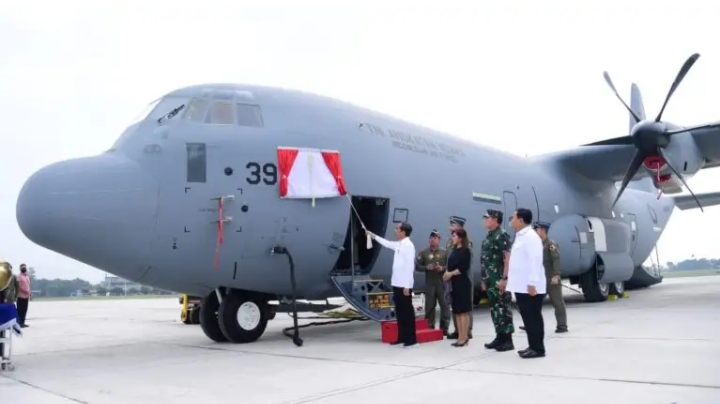 Presiden Saksikan Penyerahan Pesawat Super Hercules TNI AU