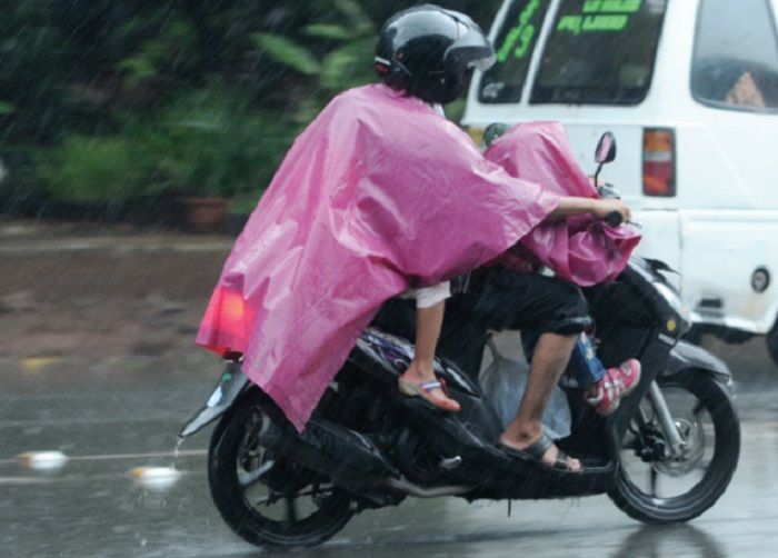 Jambi Berpotensi Hujan Deras Disertai Petir dan Angin Kencang