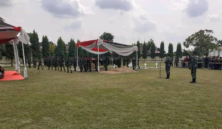 Pangdam II/Sriwijaya Pimpin Upacara Militer Pemakaman Jenazah Praka Tuppal Barasa