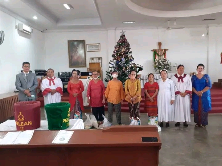 Rayakan Natal, Diakoni Sosial HKBP Jambi Bagikan Bansos ke Jemaat