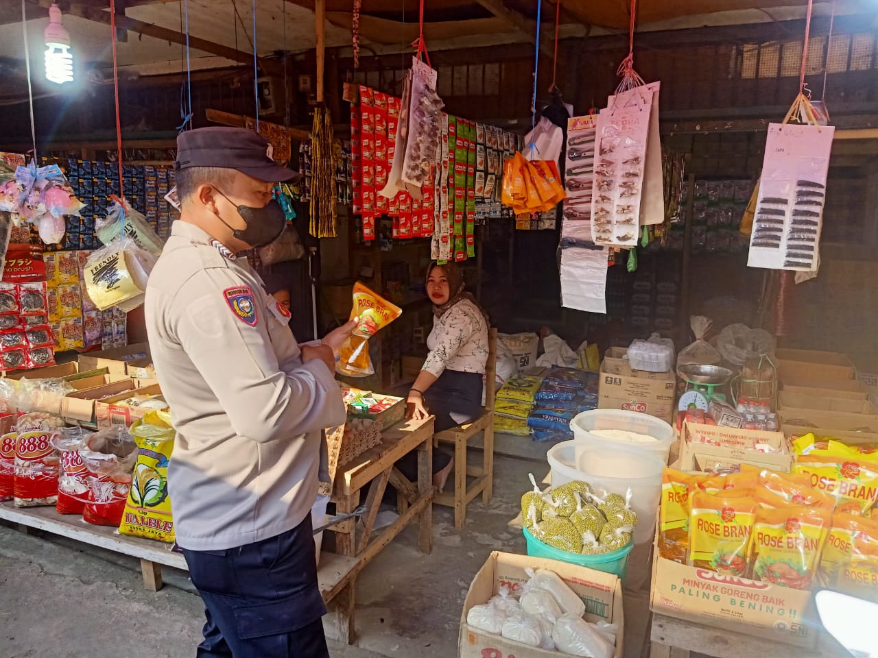 Personil Sat Binmas  Polres Merangin  Monitoring  Stok migor