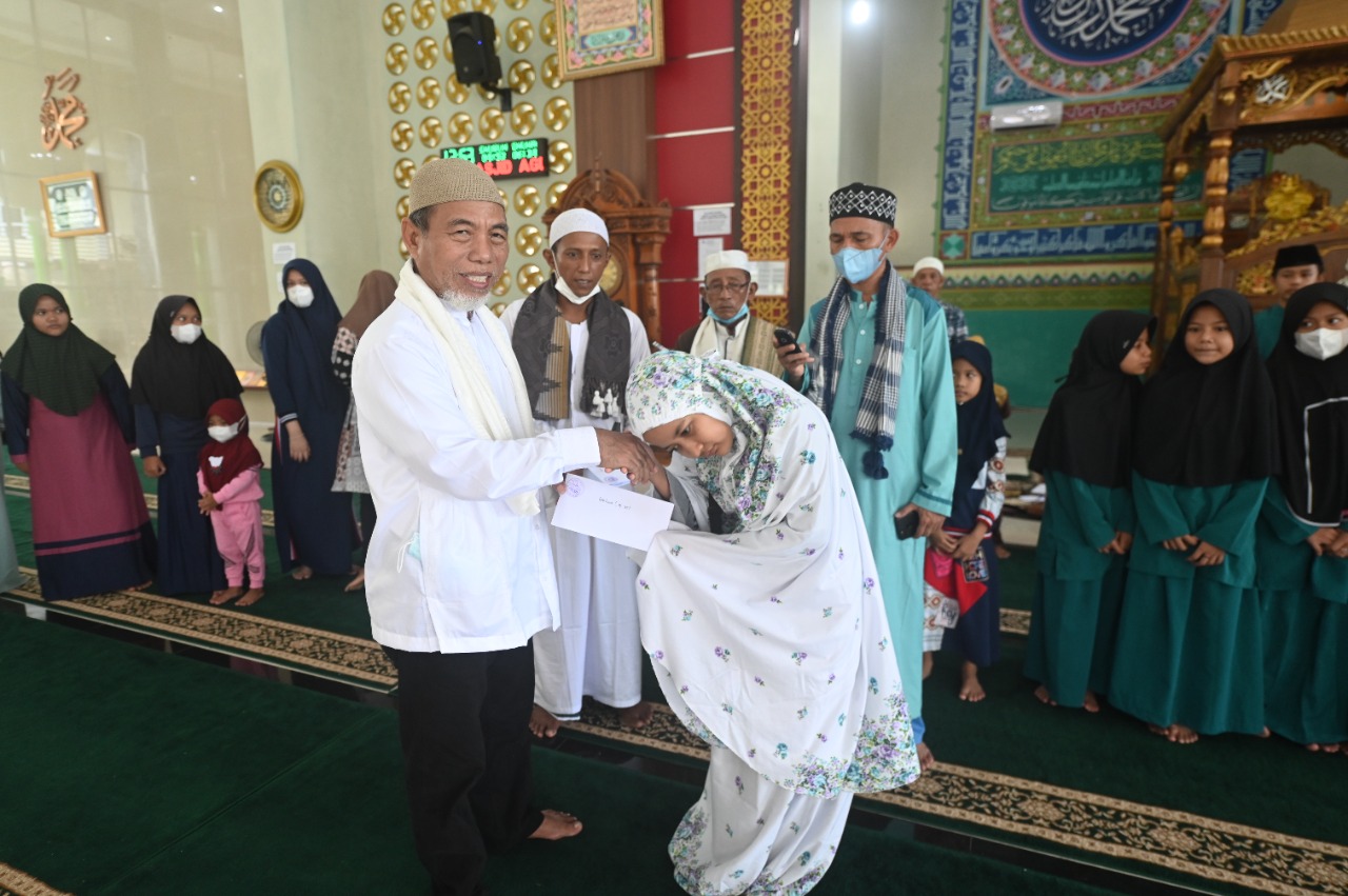 H Mashuri Salurkan Santunan Anak Yatim