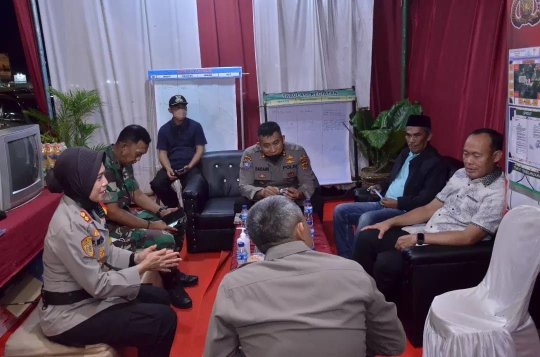 Bupati Tebo Didampingi Kapolres Tinjau Pos Pengamanan Dan Pelayanan Arus Mudik