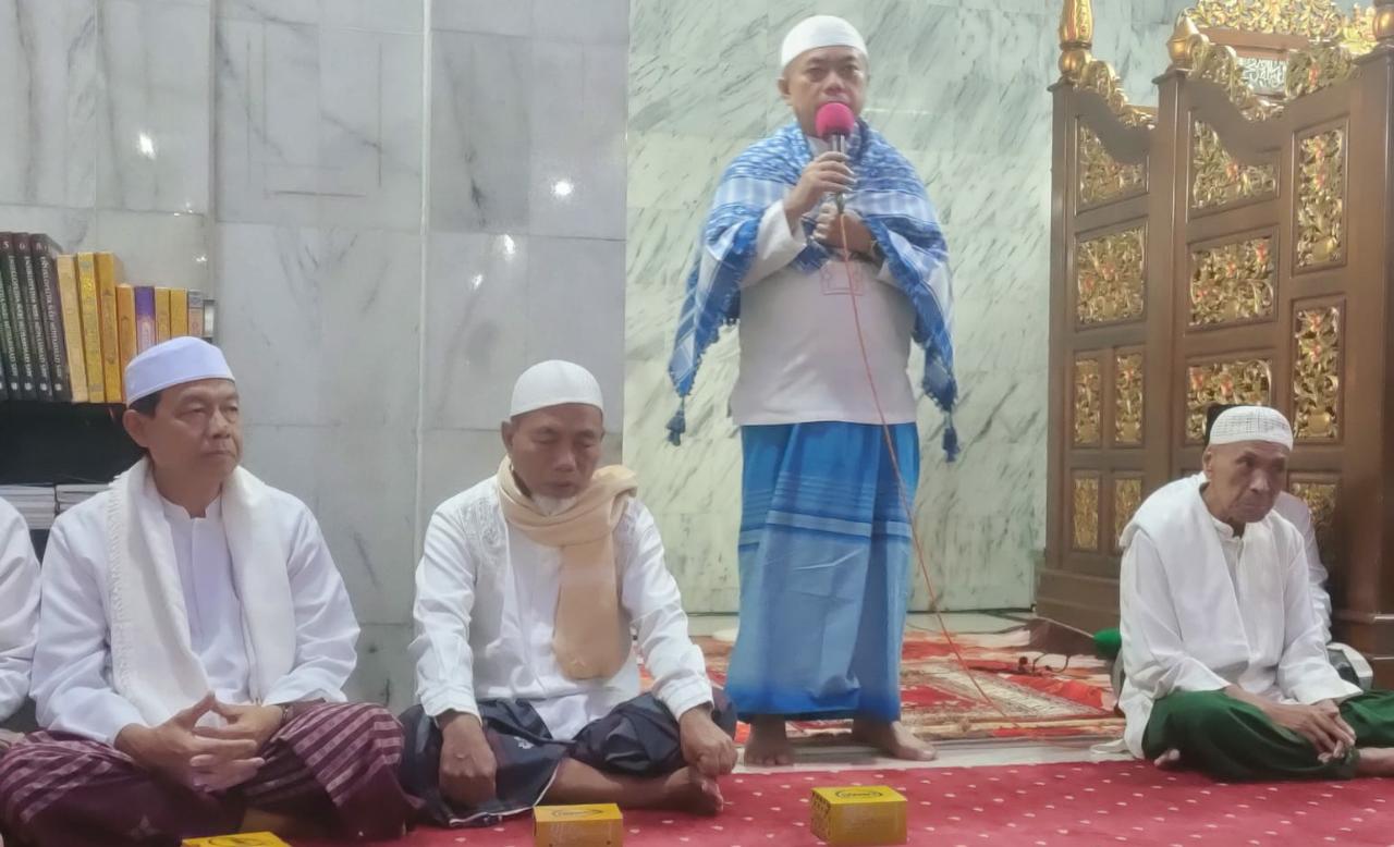 Bupati Merangin Dampingi Gubernur Subuh Berjemaah di Masjid Raya