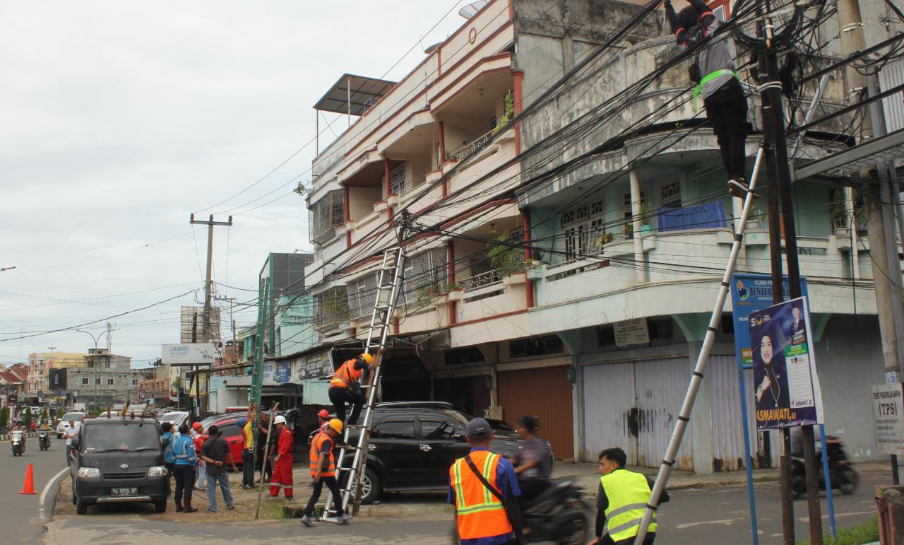 Langsung Action, APJII Jambi lakukan perapian kabel Internet