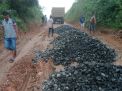 PTPN IV Bantu Perbaikan Jalan Lintas Tiga Desa