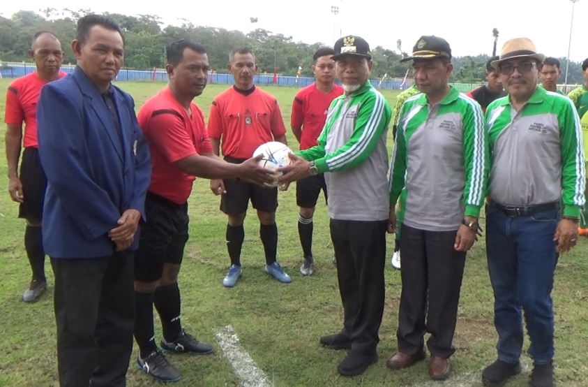 H Mashuri Buka Liga Pontren Cup Merangin I