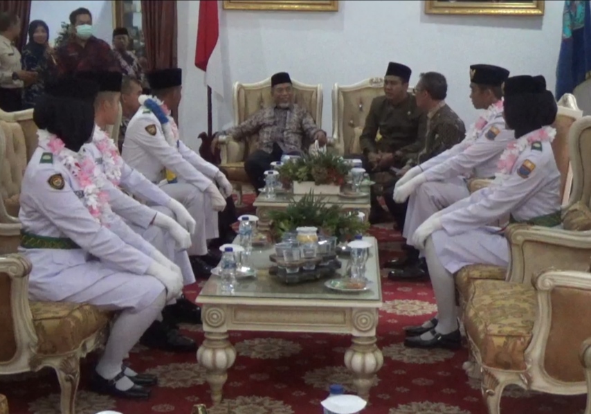 Jefry Rohmady Beserta Paskib Provinsi disambut Bupati Merangin