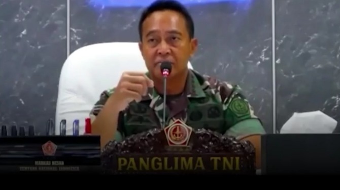 Panglima TNI Marahi Kasrem Merauke Karena Main HP Saat Rapat