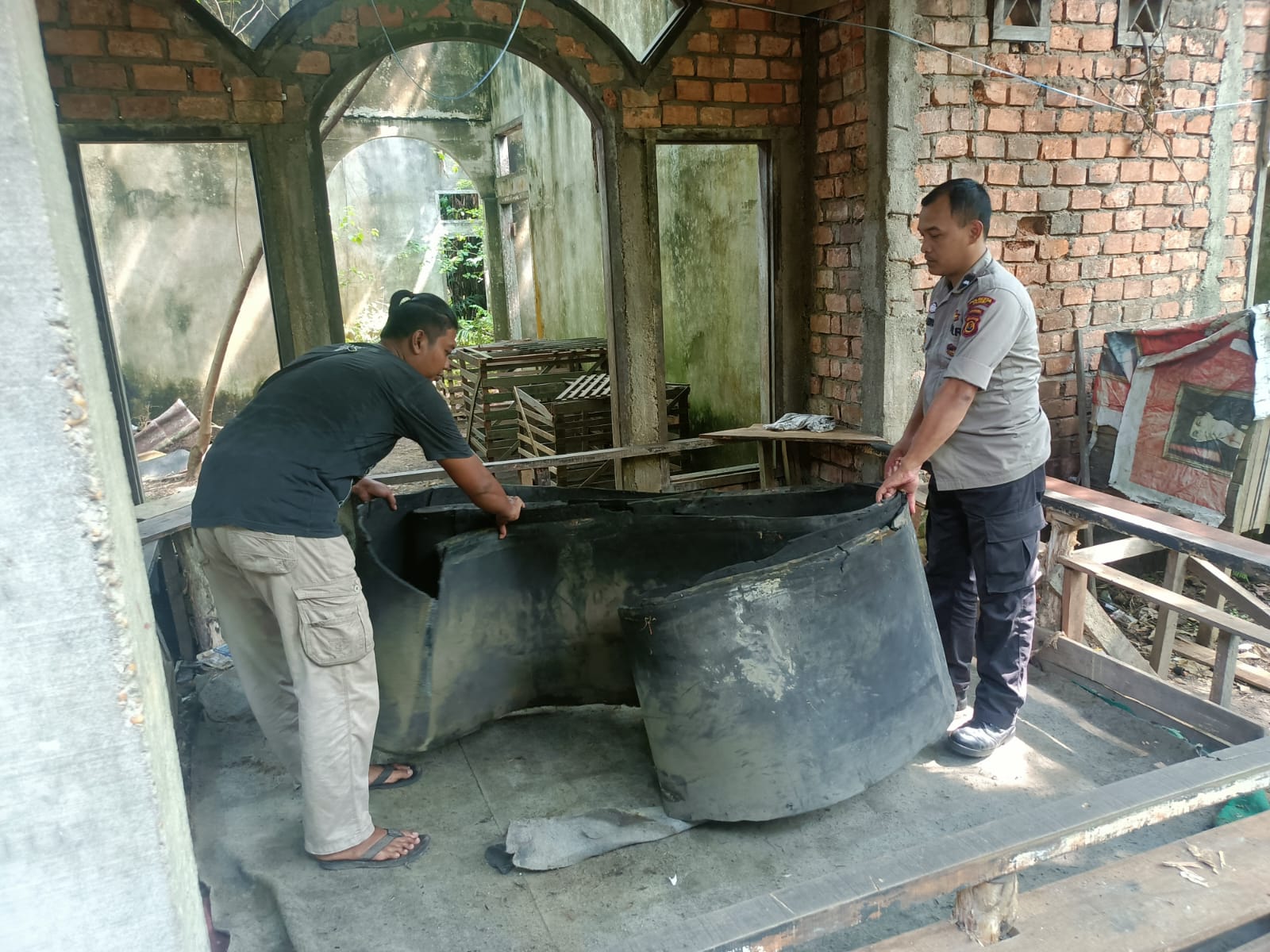 Polisi Gerebek Gelanggang Perjudian Sabung Ayam