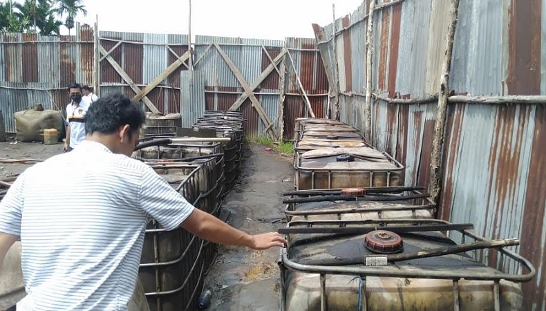 Tim Gabungan Gerebek Gudang Minyak Illegal di Lingkar Barat