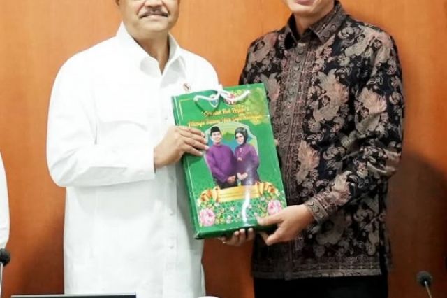 Bupati Batanghari melaksanakan audiensi Dengan Menteri Sosial RI