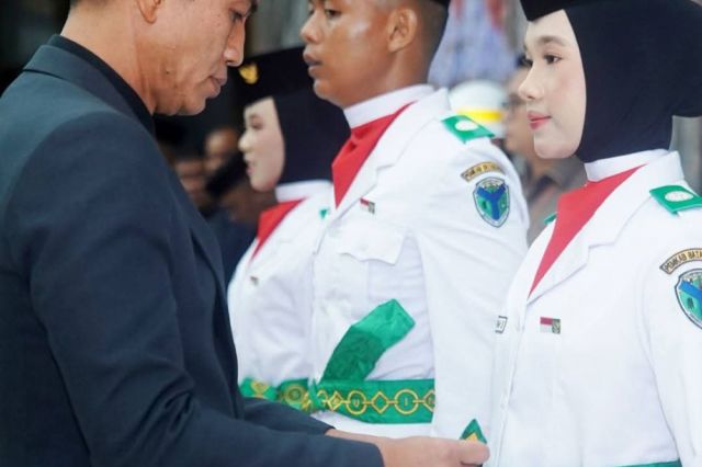 Dua Hari Jelang HUT RI ke-80, Bupati Batanghari Kukuhkan Paskibraka 2025