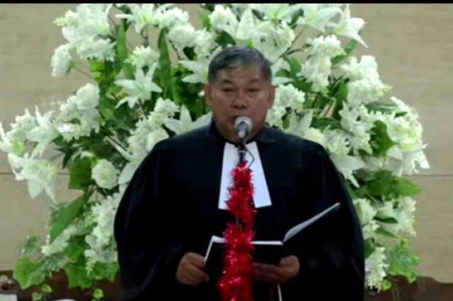 Pendeta HB Lumbantobing Pimpin Ibadah Malam Natal di HKBP Jambi