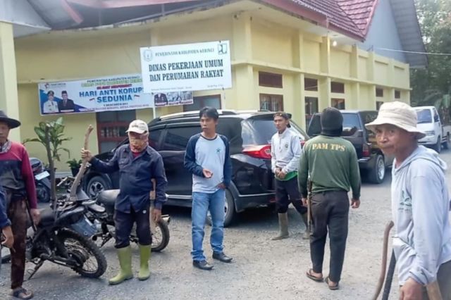 Warga Desa Koto Lebu Tinggi ,Rame Rame Datangi Dinas PUPR kerinci