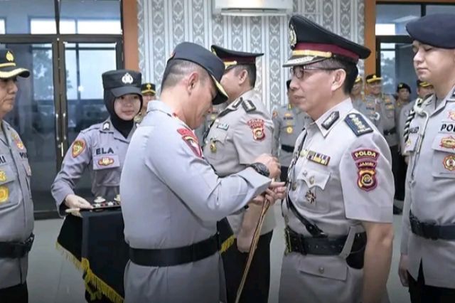 Kapolda Jambi Pimpin Upacara Sertijab Karo Rena, Karo SDM, Ka SPN, Kapolres, Dirreskrimum, Dirpamobvit, Kabid Dokkes dan Kapolresta