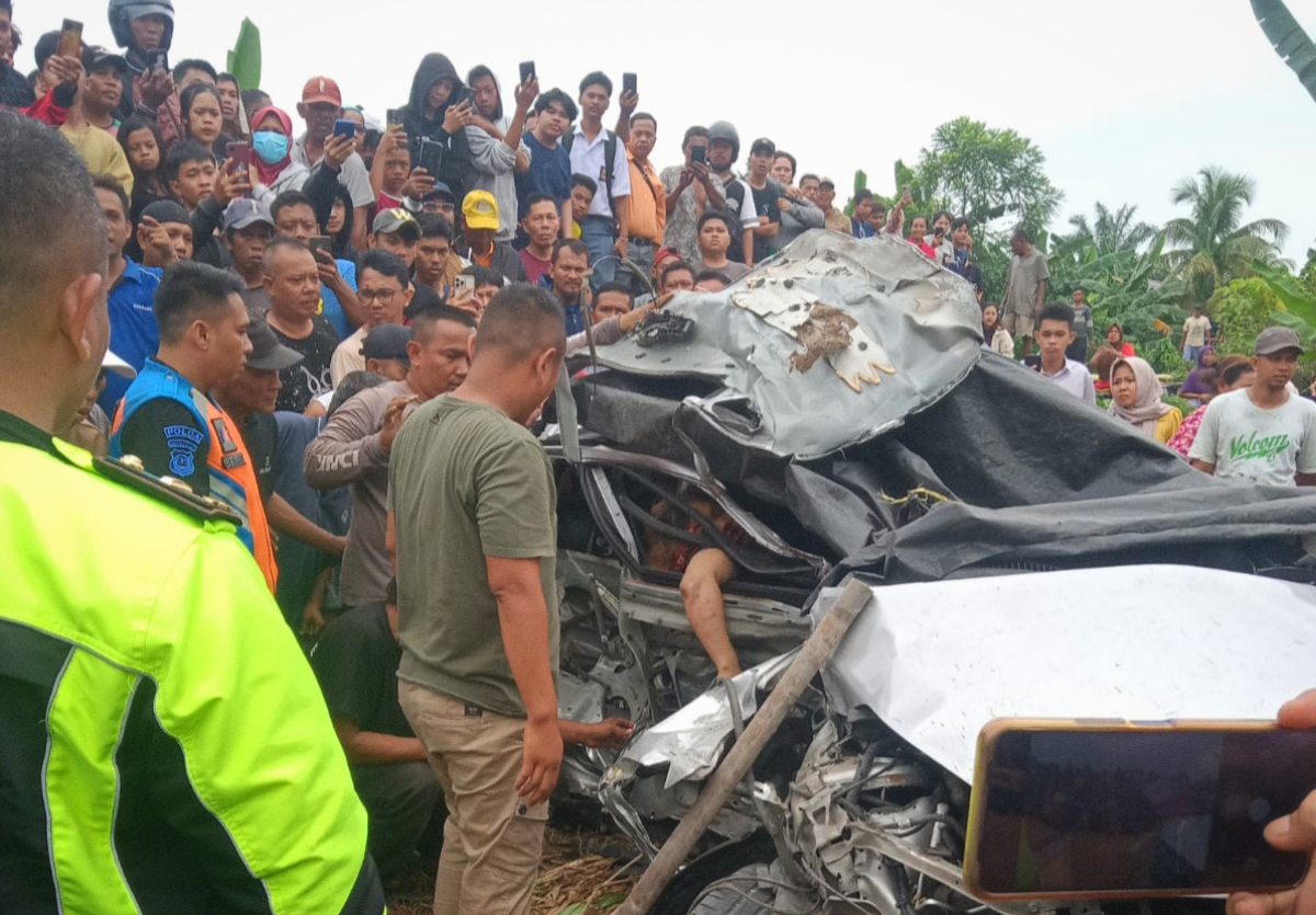 2 Dokter 1 Tewas 1 Kritis korban tabrakan Kereta Api VS minibus di Kisaran