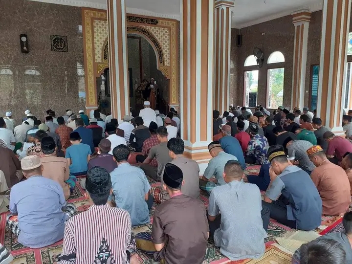 Shalat Jumat Perdana di Masjid Ar Roudhoh Kelurahan Jelutung