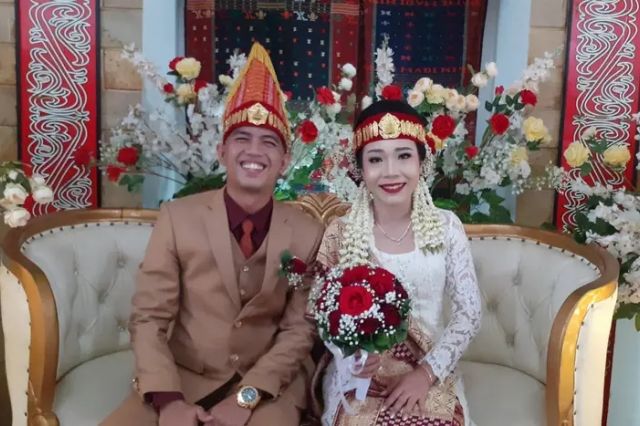 Selamat Berbahagia Rio Gonggom Parsaoran Limbong, SE dan Esti Octovine Br Sitorus, S.Pd