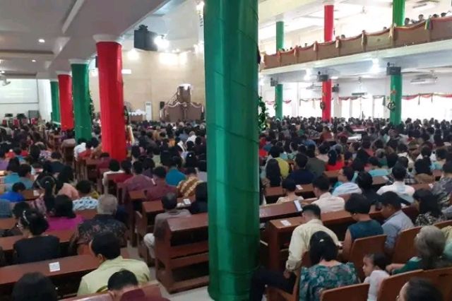 Ribuan Jemaat Gereja HKBP Jambi Rayakan Natal Dengan Sukacita