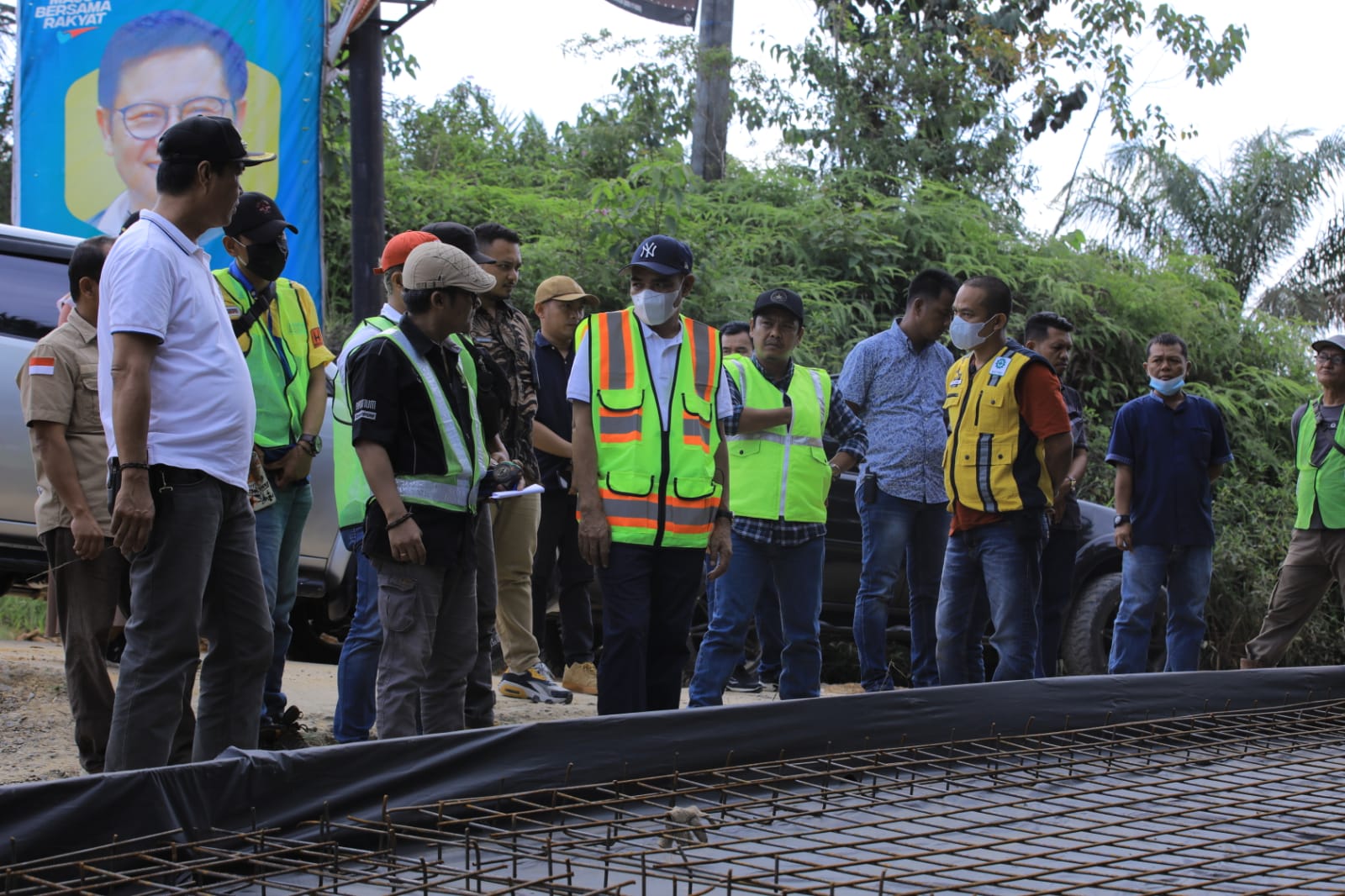 Pj Bupati Aspan Cek Jalan Cor Beton Didanai PEN di Serser