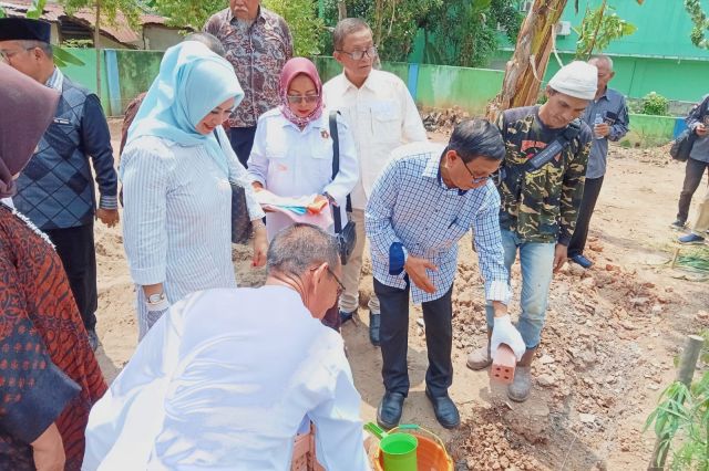 Ketum PWI Pusat CH Bangun Letakan Batu Pertama Pembangunan Balai Pertemuan