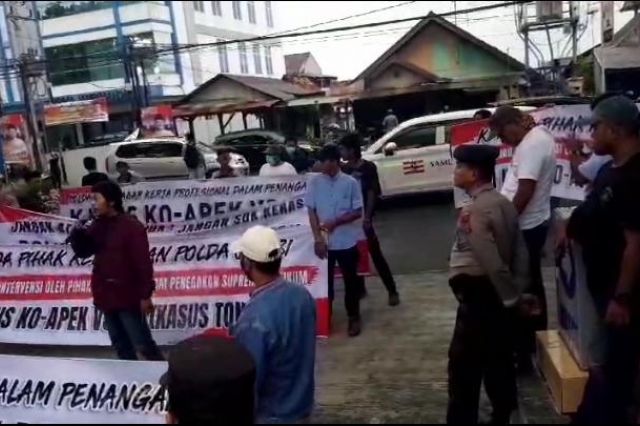 Demo Pendukung Ko Apek, Minta Polisi Profesional Dalam Menangani Kasus yang Menyeret Ko Apek