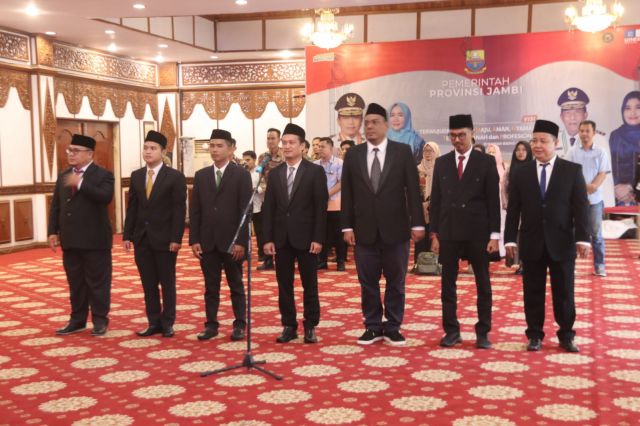 Lantik 7 Anggota Komisioner KPID Provinsi Jambi, Gubernur Al Haris Harap Kinerja Yang Bagus dan Berikan Dampak Positif