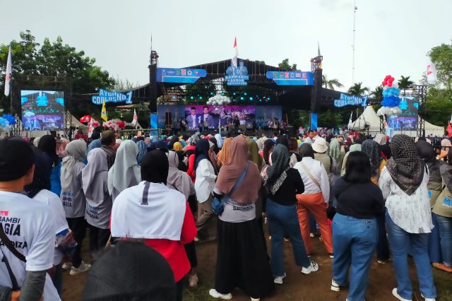 Kampanye Akbar Pasangan Calon Walikota dan Wakil Walikota Jambi di meriahkan Artis Ibu Kota D Masiv dan Opick