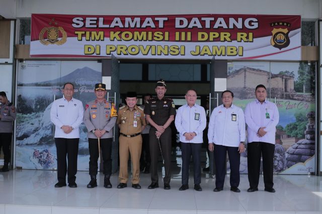 Kepala Kejaksaan Tinggi Jambi menghadiri Rapat Dengar Pendapat (RDP) dengan Komisi III DPR RI dalam Kunker Reses di Provinsi Jambi