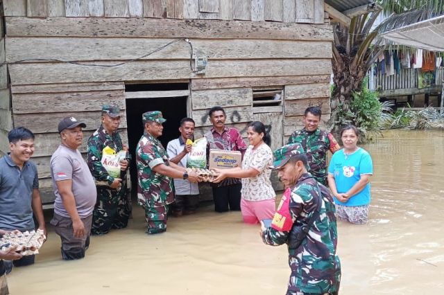 Korban Banjir Desa Jangga Dapat Bantuan PTPN Regional 4