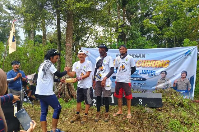 Aksi Bersih Bersih PTPN IV Regional 4 dan AOPGI  