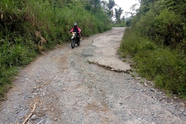 Warga minta Pemkab Kerinci Segera memperbaiki jalan Dari Desa Air Terjun Ke Simpang Tebat Gedang Kecaman Siulak