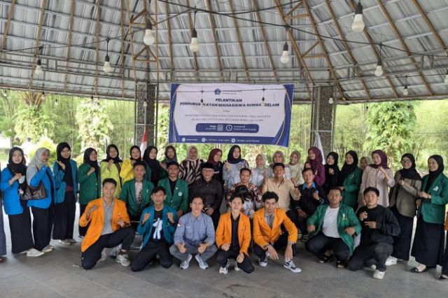 Ketua DPRD Muaro Jambi Aidi Hatta Menghadiri Pelantikan Pengurus Ikatan Mahasiswa Sungai Gelam