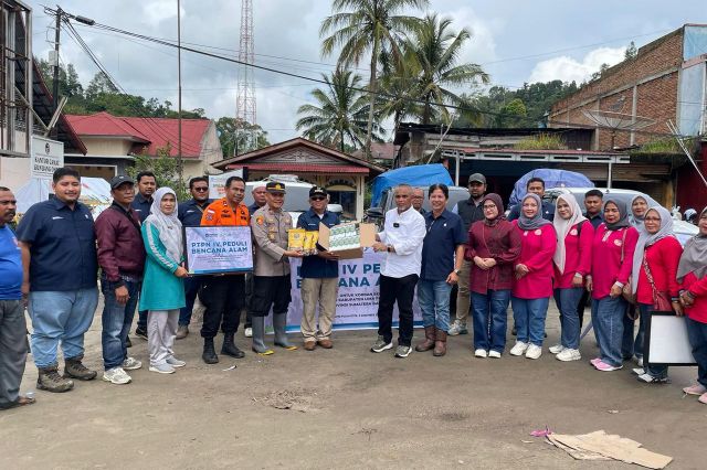 PTPN IV Regional 4 Turun dan Salurkan Bantuan Darurat Korban Banjir dan Longsor 