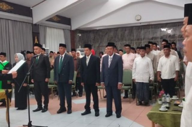 Bupati Batanghari melantik dan mengambil sumpah Ketua dan Wakil Ketua BAZNAS Kabupaten Batanghari.