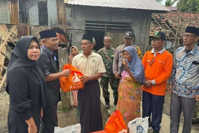 PJ Bupati Tebo Aspan Berikan Bantuan Kepada Korban Kebakaran