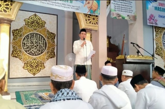 Bupati Dan Wakil Bupati Batanghari Melaksanakan Sholat Idul Fitri Di Masjid Muadzofin