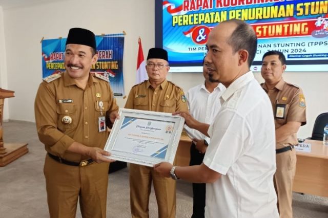 Percepat Penurunan Stunting, Bupati Beri PTPN IV Regional 4 Penghargaan