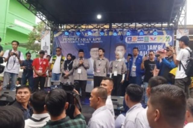 Calon Walikota dan Wakil Walikota Jambi, Maulana Diza Aljosha Azrin Resmi Mendaftar di KPU