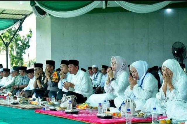 Bupati Fadhil Arief Hadiri Do’a Bersama dan Batanghari Bersholawat dalam Rangka HUT Kabupaten Batanghari ke-76 tahun 2024