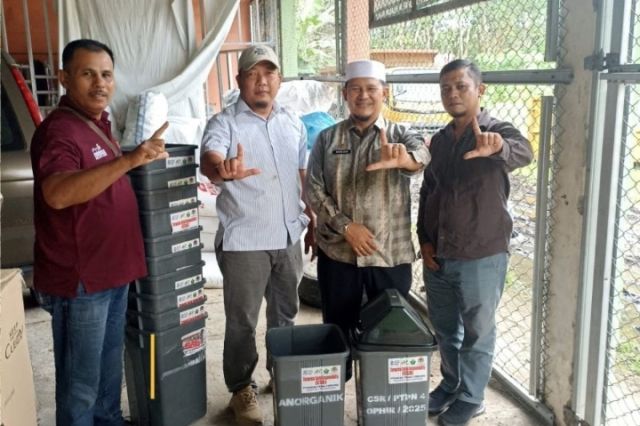PTPN IV Regional 4 Kirim 300 Set Tong Sampah 