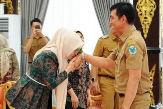 Bupati dan Ketua TP PKK Bersilaturahmi dengan Motivator Tangguh dan Rumah Bunda
