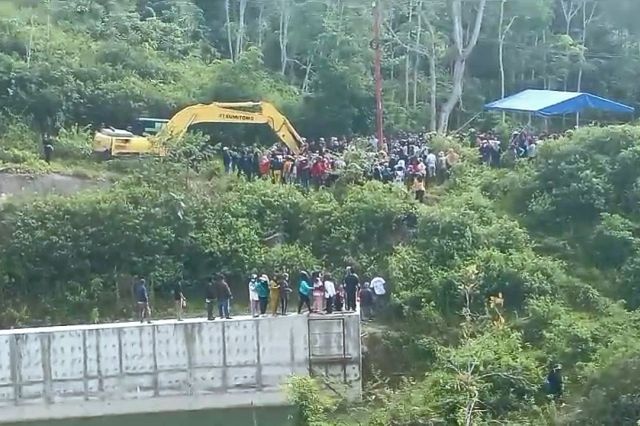 Konflik Warga Pulau Pandan dan Karang Pandan dengan PLTA Memanas: “Setapak Pun Kami Tak Mundur!”