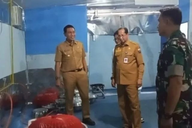 Bupati Batang Hari mengunjungi dapur umum makan bergizi gratis