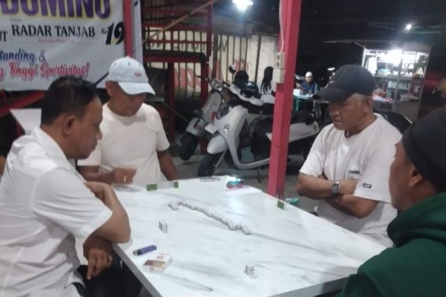 Turnamen Domino HUT Radar Tanjab ke-19 Memasuki Hari ke-17, Udin CS vs Idris CS Tampil Sengit