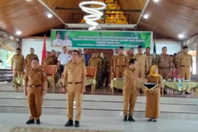 Bupati Batanghari Serahkan SK CPNSD Formasi 2024